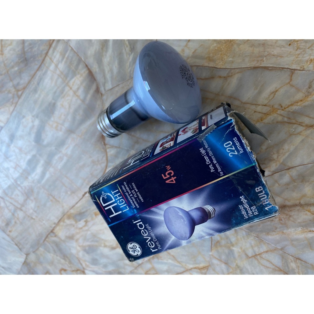 GE Reveal HD+ 45W Indoor Floodlight R20 220 Lumens‎ Color Enhancing Light Bulb